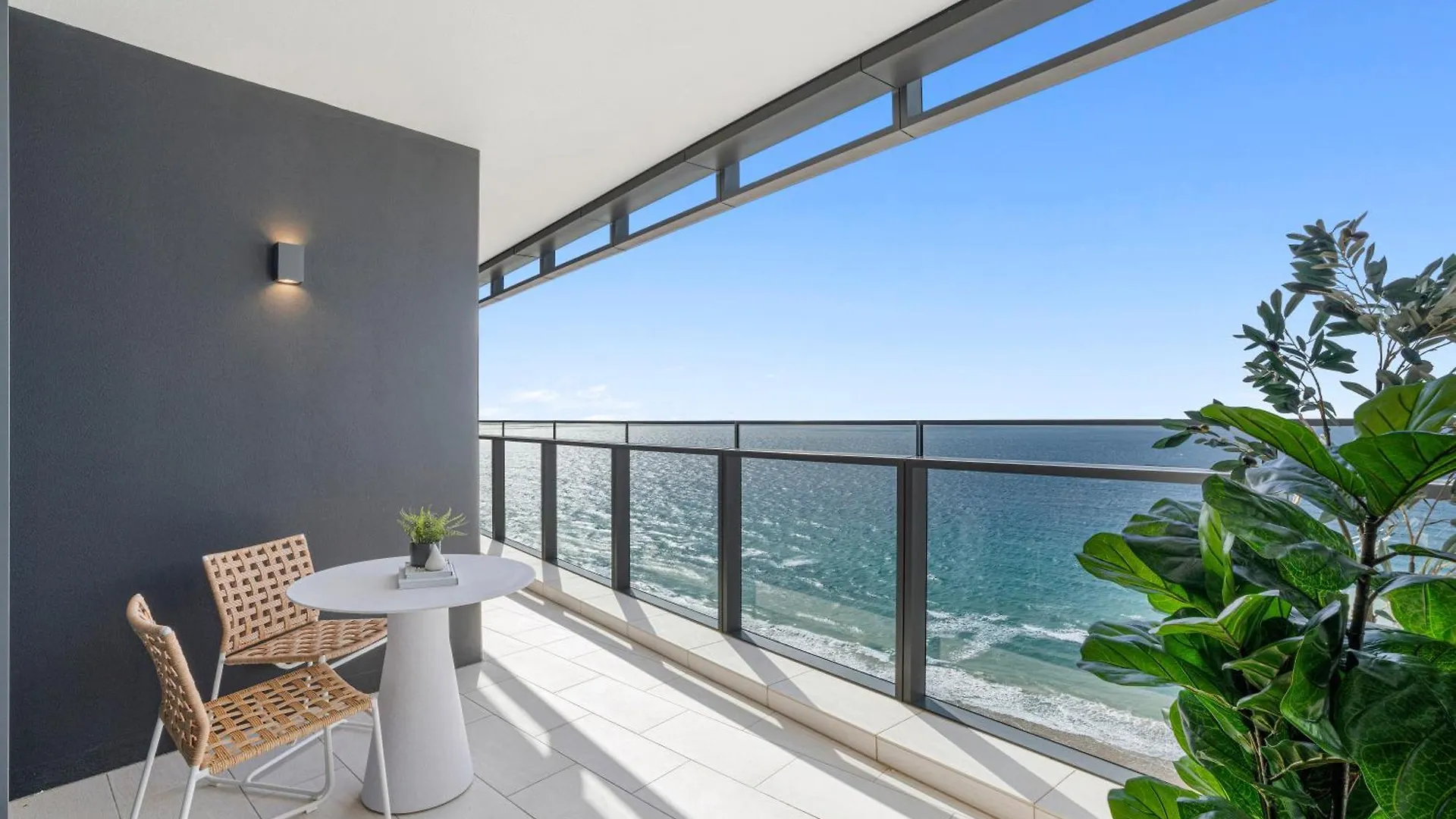 Jewel Beachfront Residences Gold Coast Apartamento
